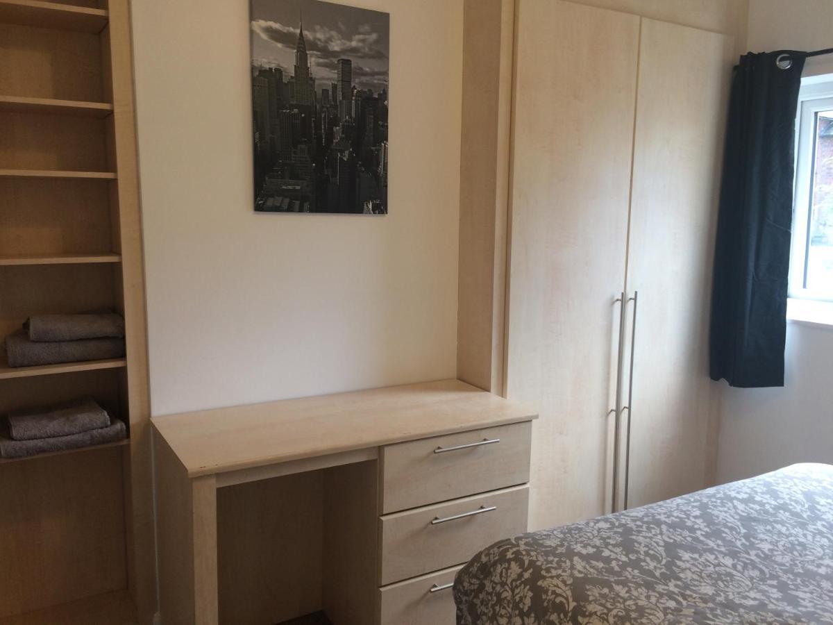 4 Bedroom House For Corporate Stays In Кеттерінг Екстер'єр фото